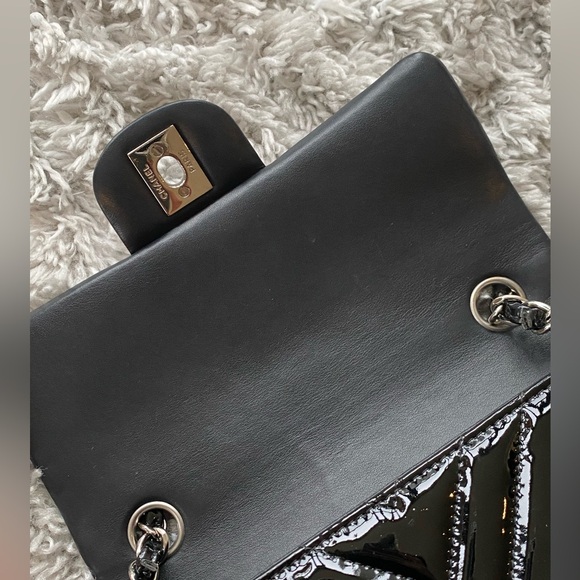 Authentic Quilted chanel mini Black patent leather - Picture 9 of 10